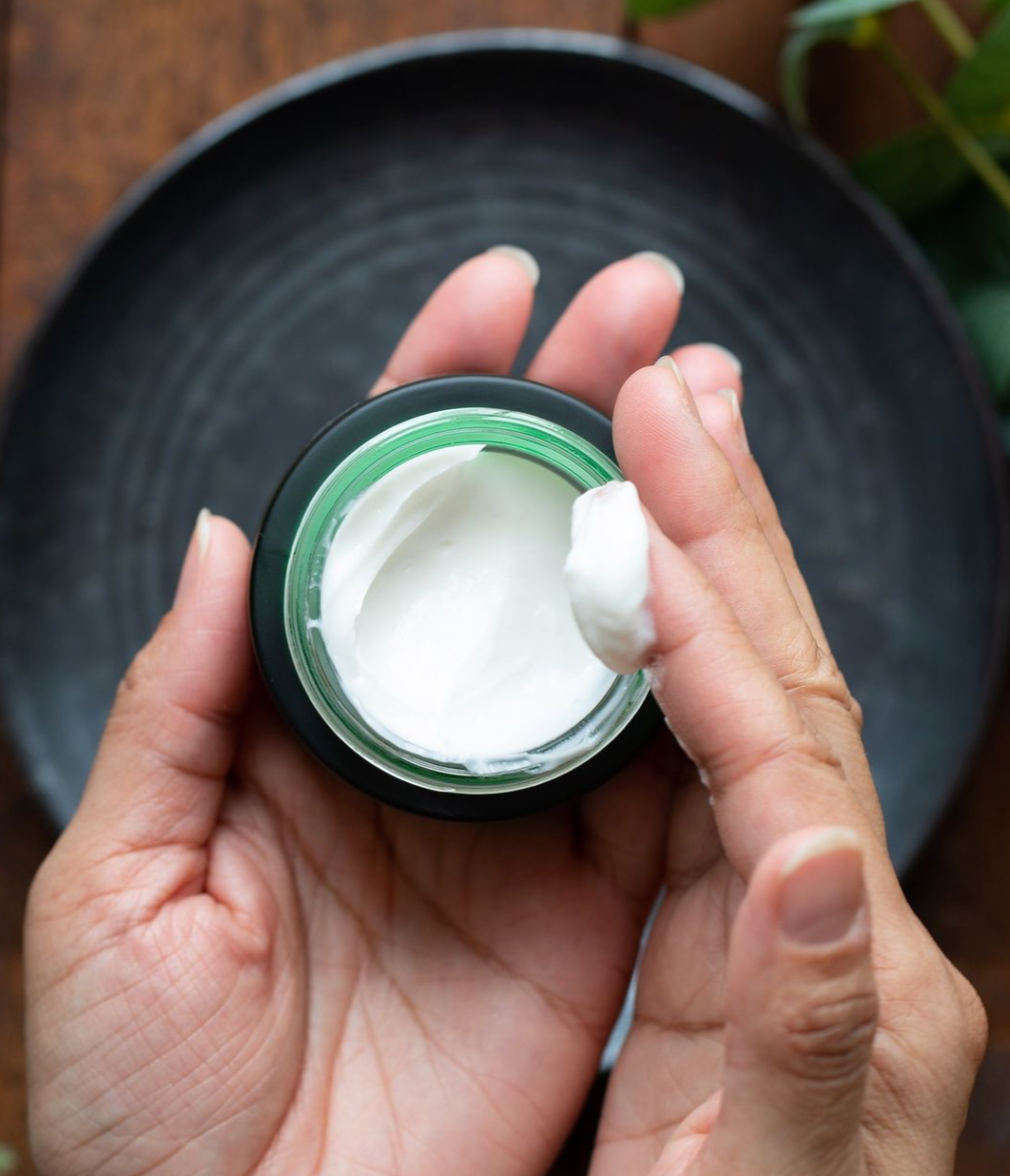 Moisturise your skin with natural products from our handpicked collection. Here you can find a solution for any skin concern, dullness, wrinkles, acne, blemish or visible pores. 