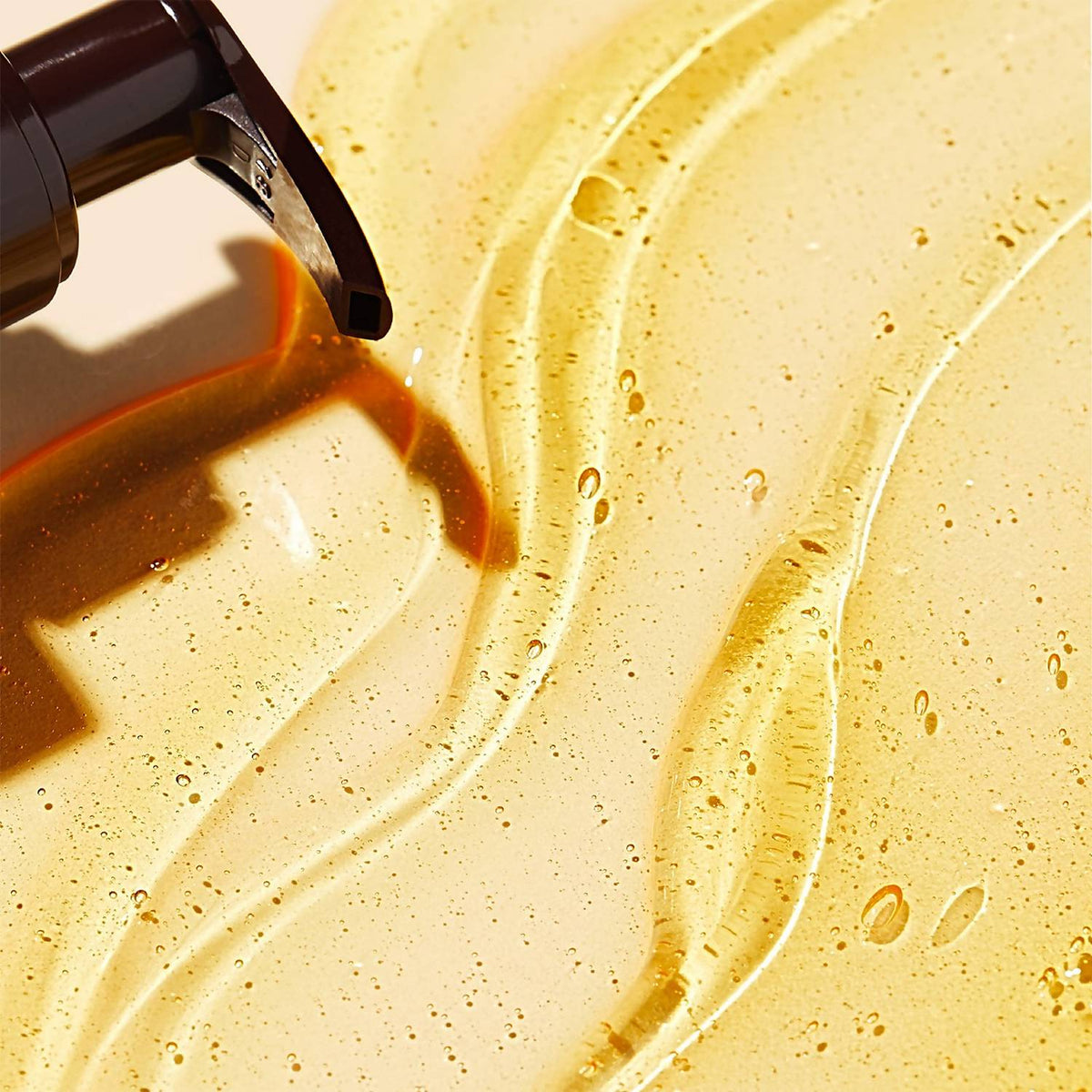 Nuxe Face and Body Shower Gel Rêve de Miel is formulated with honey extract which makes it ideal for sensitive skin and it can soften even the driest skin types. 