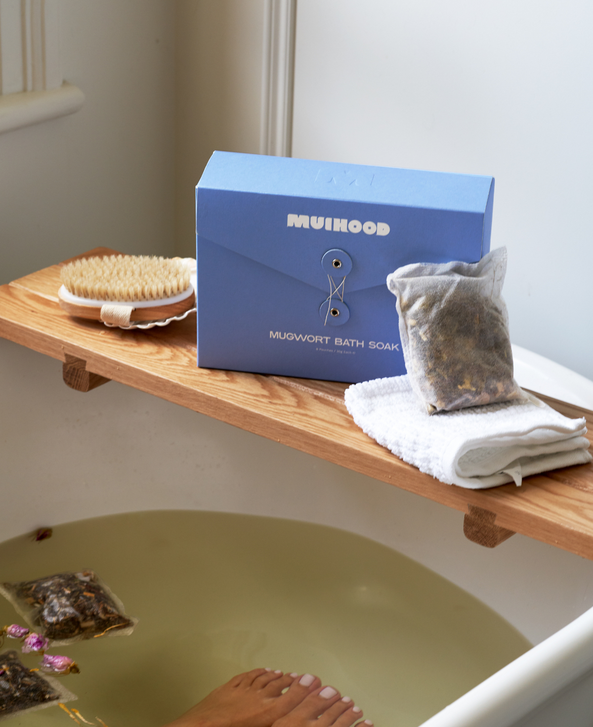 Muihood Mugwort Bath Soak box and pouch on a bath caddy