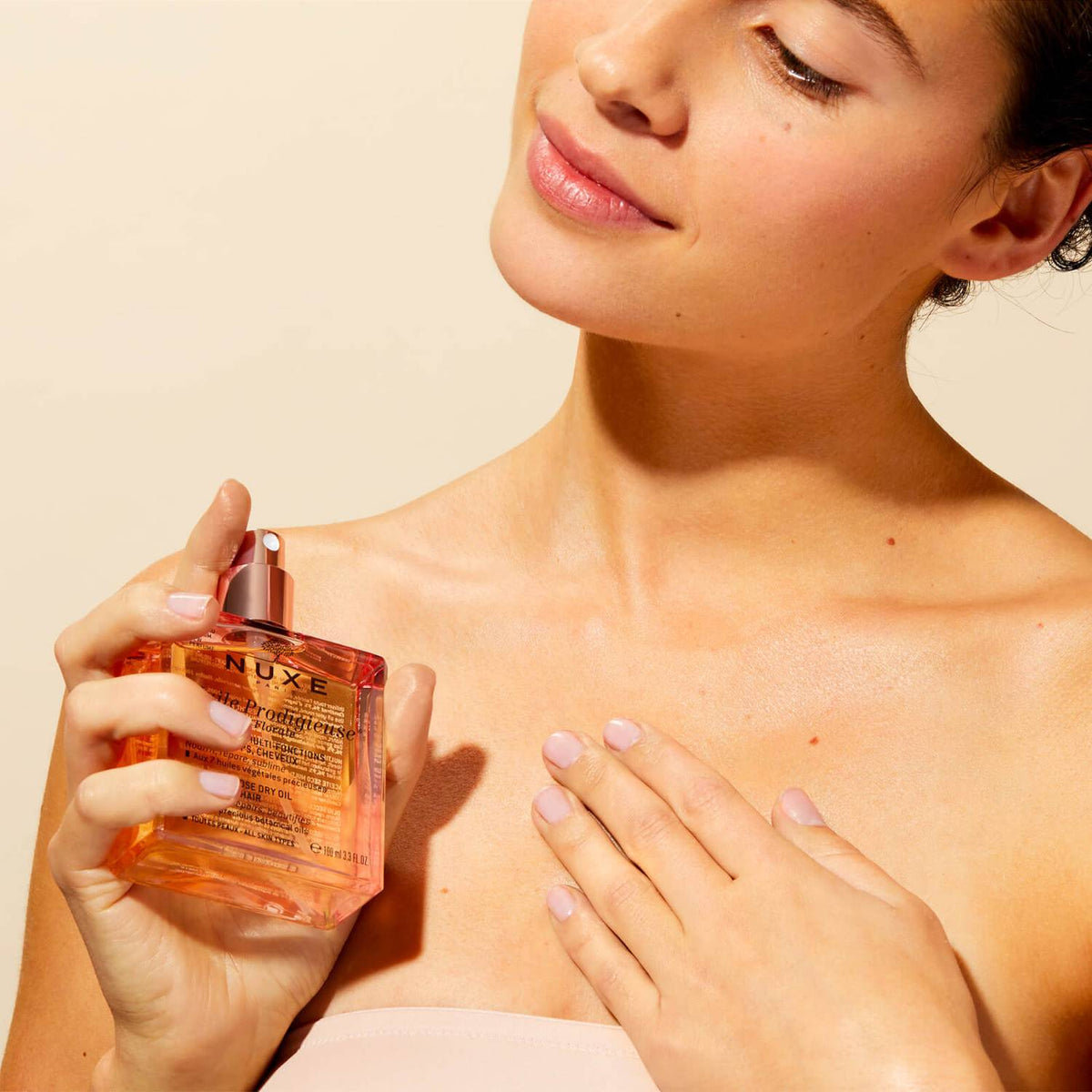 Enjoy soft and glowing skin with a satin-like sheen and no oily residue. Rejuvenate your senses with its uplifting floral scent with Nuxe Huile Prodigieuse Florale Multi Purspose Dry Oil.